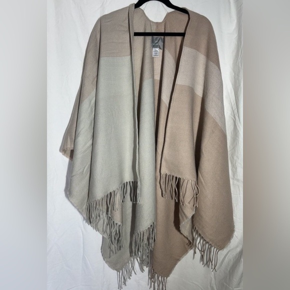 Soia & Kyo Sweaters - Soia & Kyo Beige and Gray Poncho - one size fits most